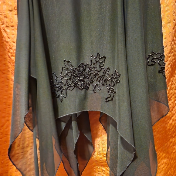 Black formal beaded dress. Size 8. R&M Richard's - Picture 3 of 4